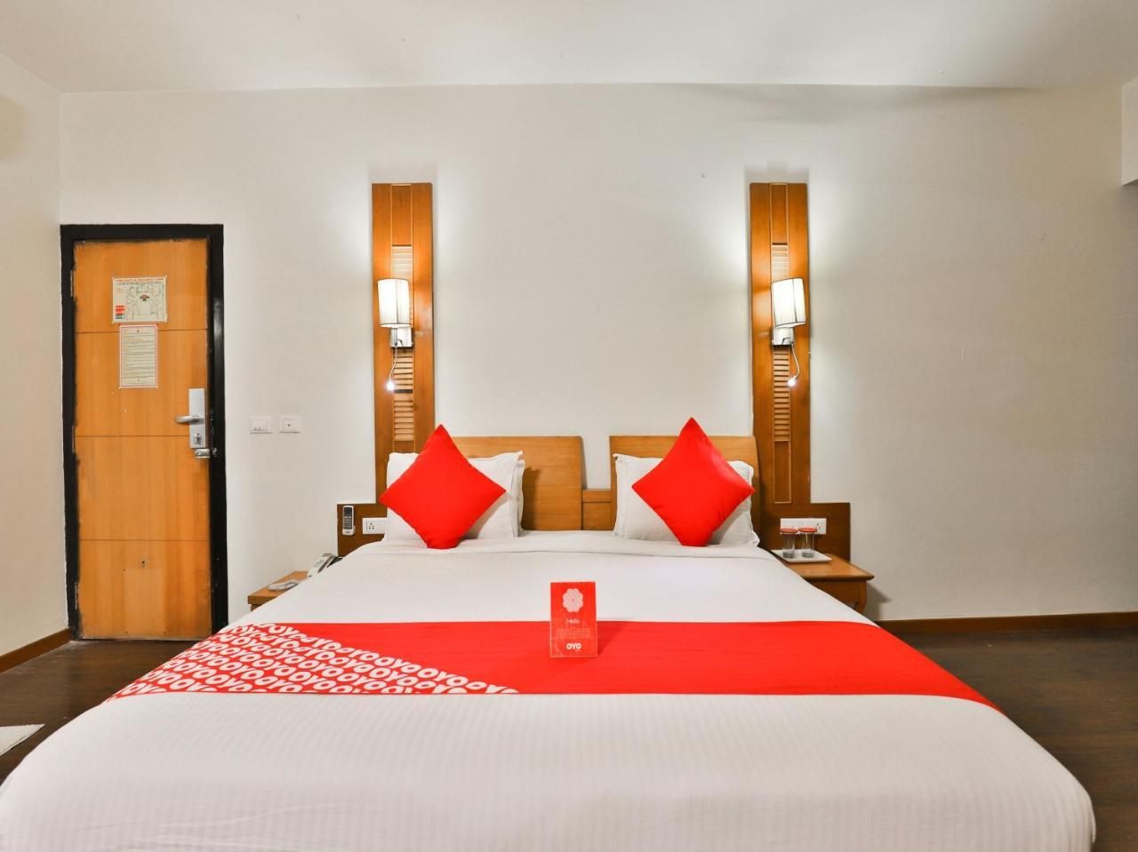 Oyo 1123 Hotel Rock Regency Ahmedabad Eksteriør bilde